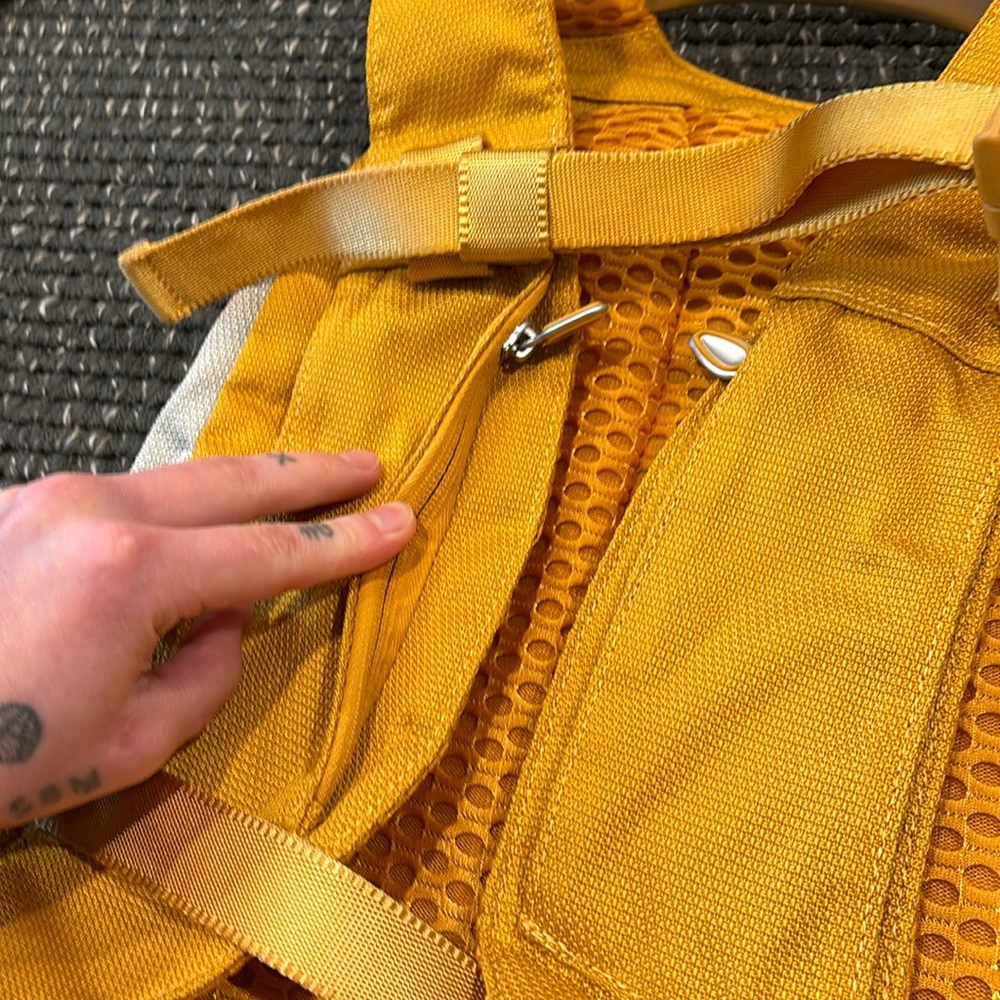 Tumi yellow backpack - Picture 3 of 10